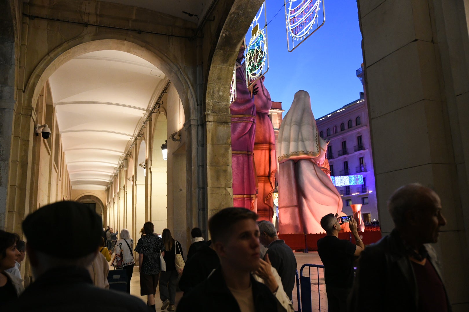 Así ha sido la inauguración del Belén Monumental marcada por el viento
