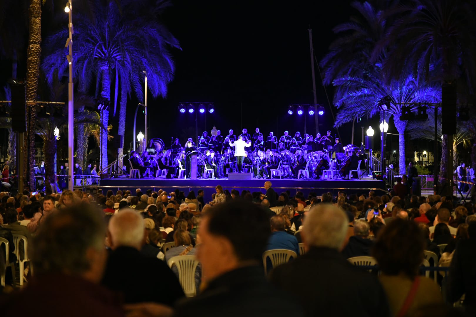 Así ha sido la inauguración del Belén Monumental marcada por el viento