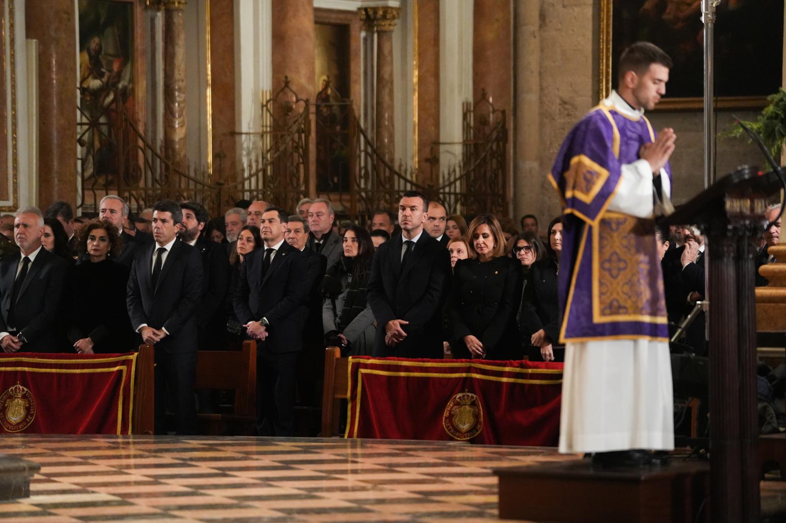 El primer funeral por las víctimas de la DANA pide unión mientras aparca el partidismo