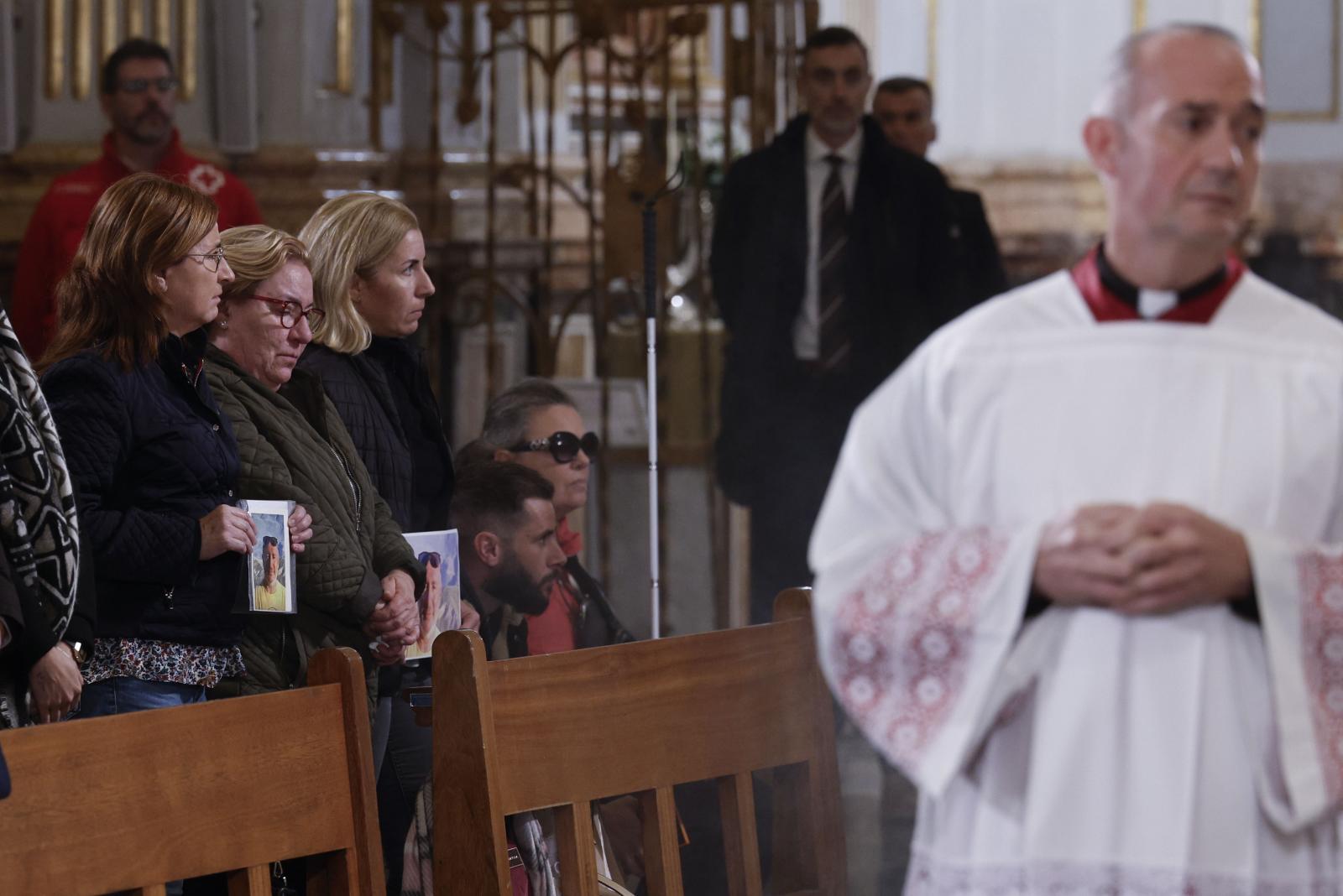 El primer funeral por las víctimas de la DANA pide unión mientras aparca el partidismo
