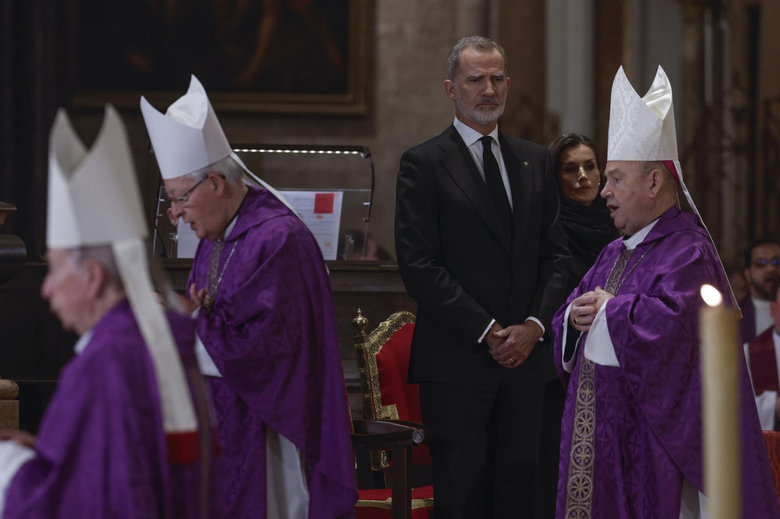 El primer funeral por las víctimas de la DANA pide unión mientras aparca el partidismo
