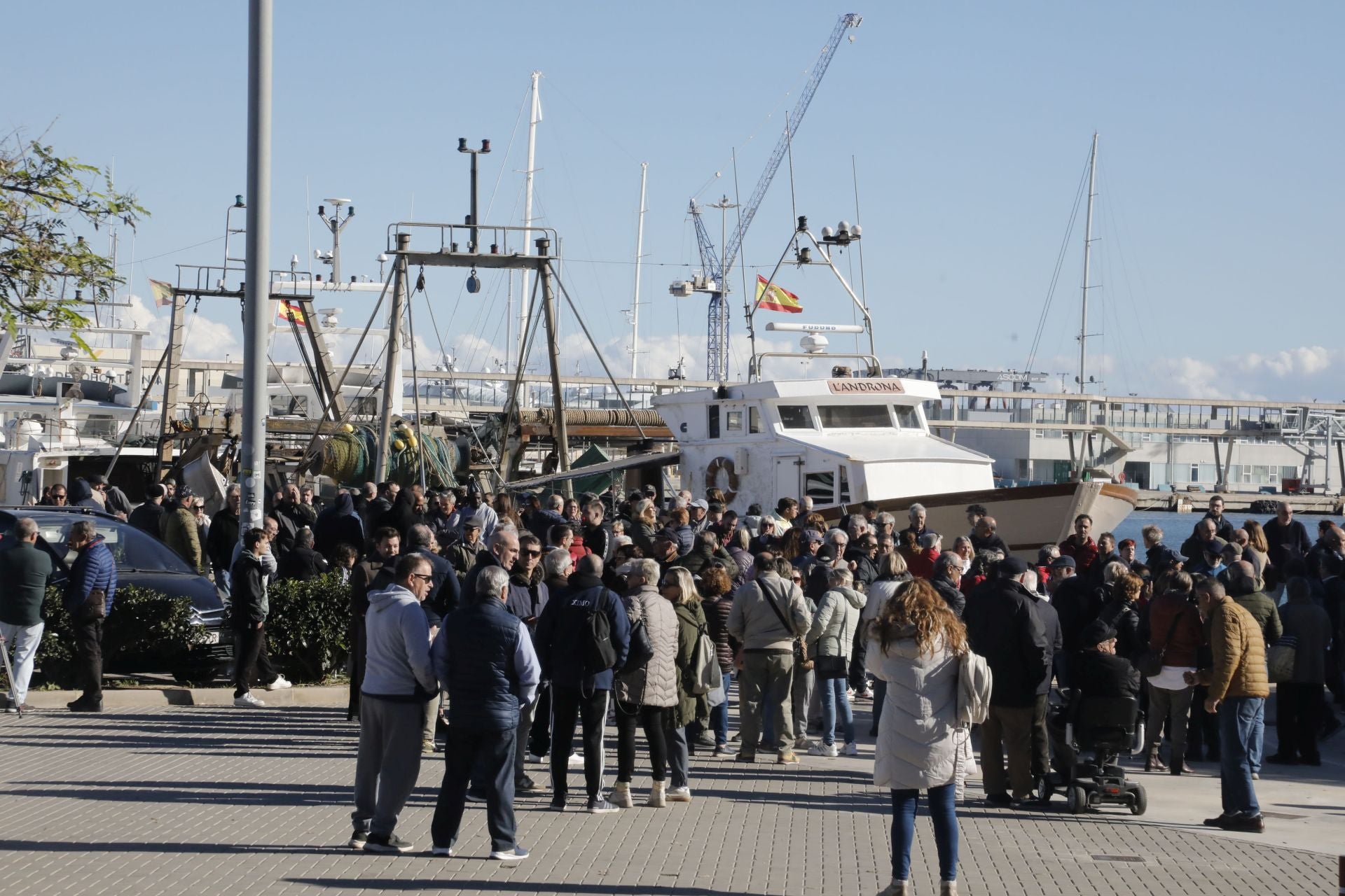 Los puertos pesqueros de Alicante se unen contra el hachazo a los días para faenar