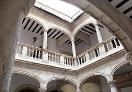 El Palacio Consistorial villenero fue iniciativa de Pedro Medina, sacerdote de la Iglesia de Santiago.