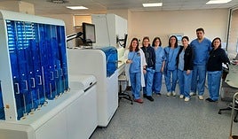 Equipamiento para el cultivo automático de microorganismos en el Hospital General de Alicante.