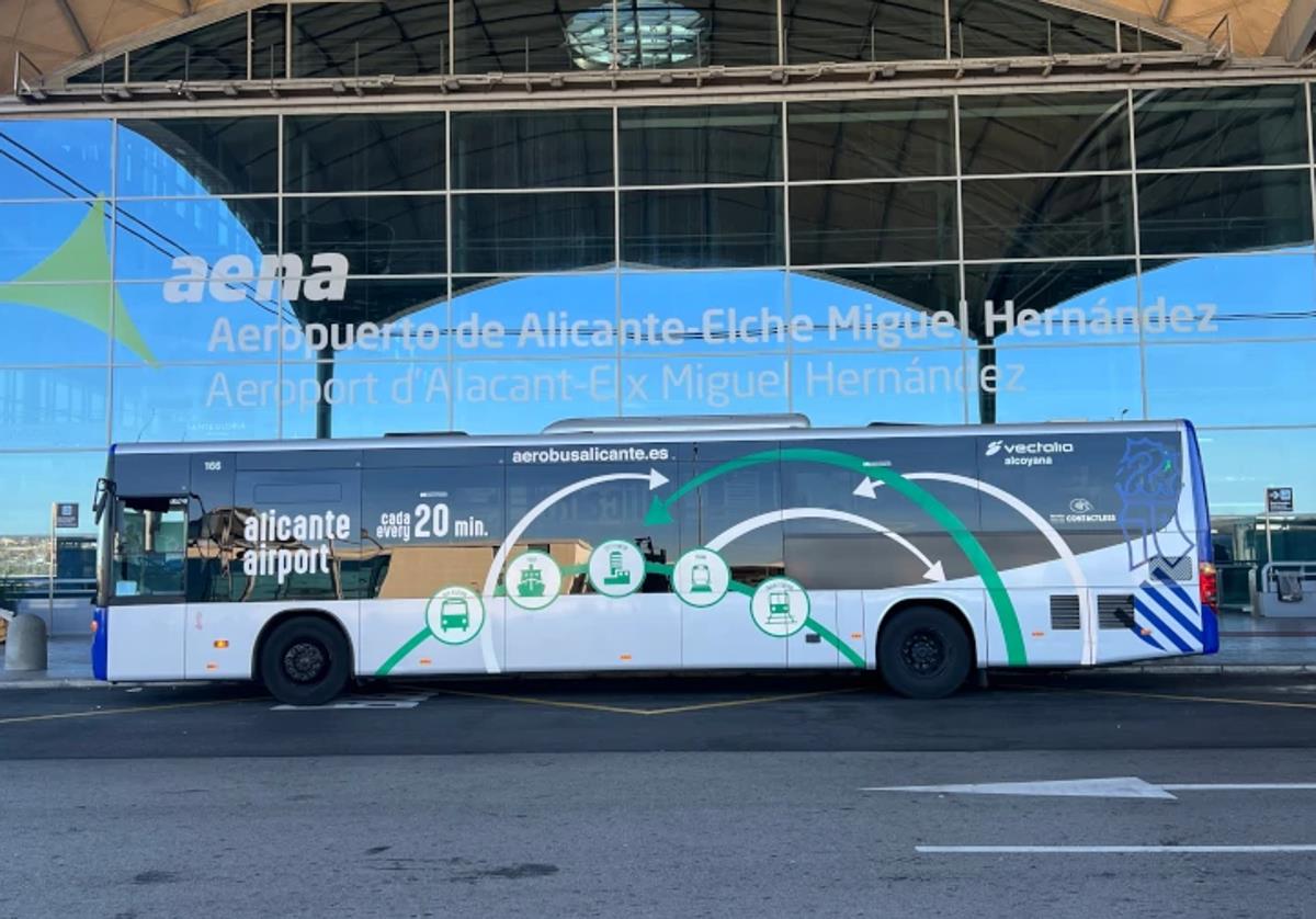 Autobús que cubre el trayecto al aeropuerto de Alicante-Elche.