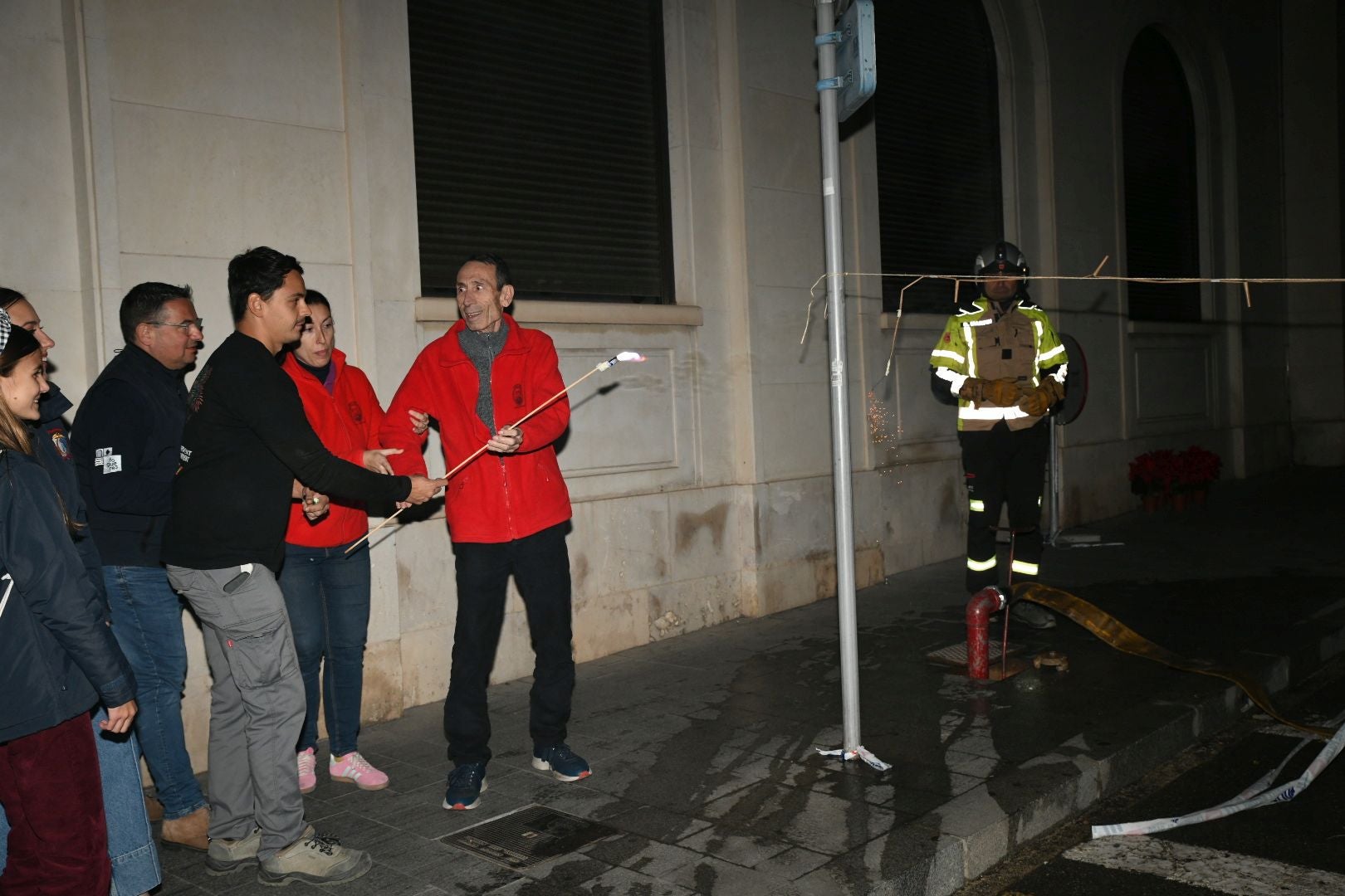 El alzheimer arde en la hoguera de Navidad de Alicante