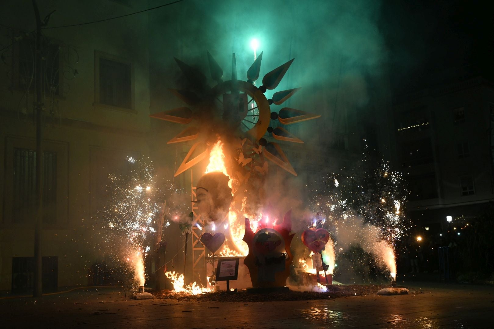 El alzheimer arde en la hoguera de Navidad de Alicante