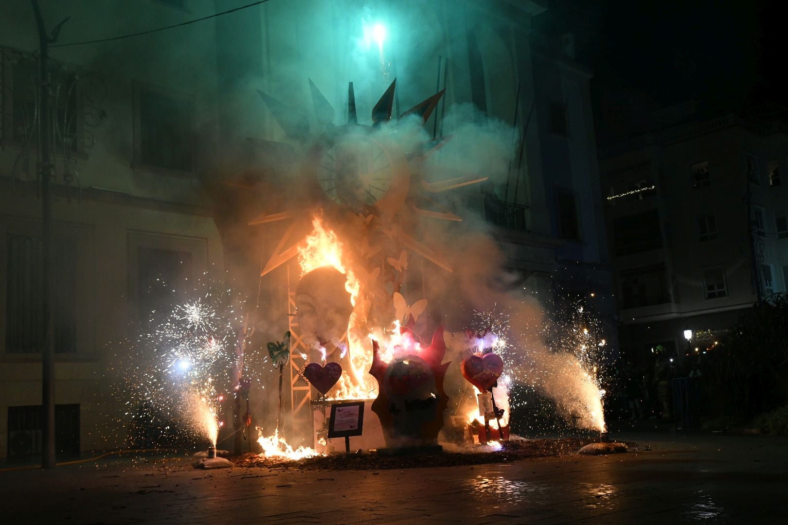 El alzheimer arde en la hoguera de Navidad de Alicante