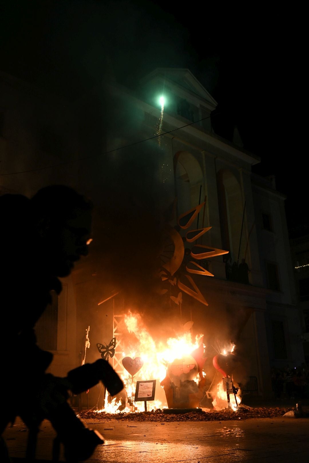 El alzheimer arde en la hoguera de Navidad de Alicante