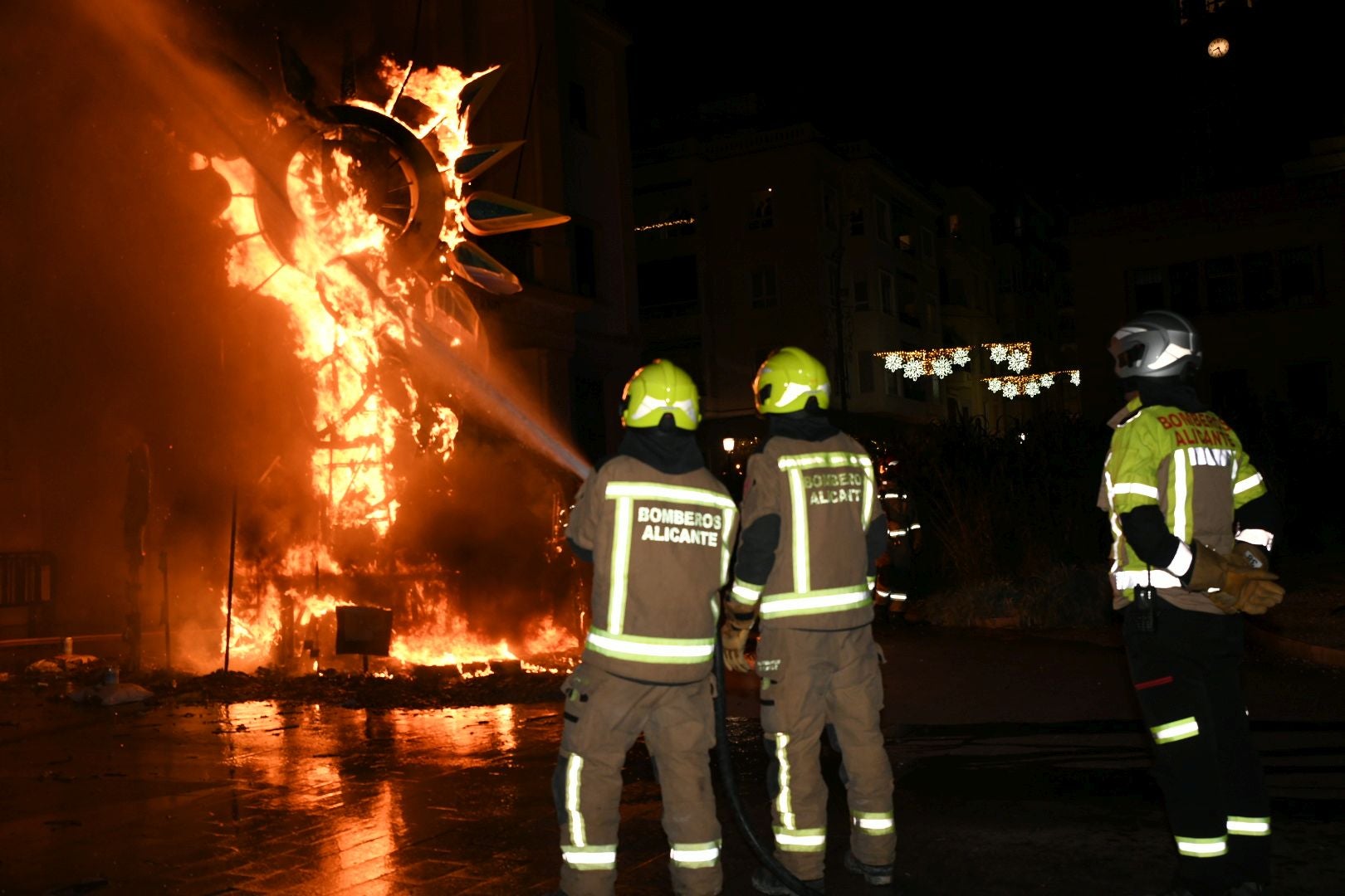 El alzheimer arde en la hoguera de Navidad de Alicante