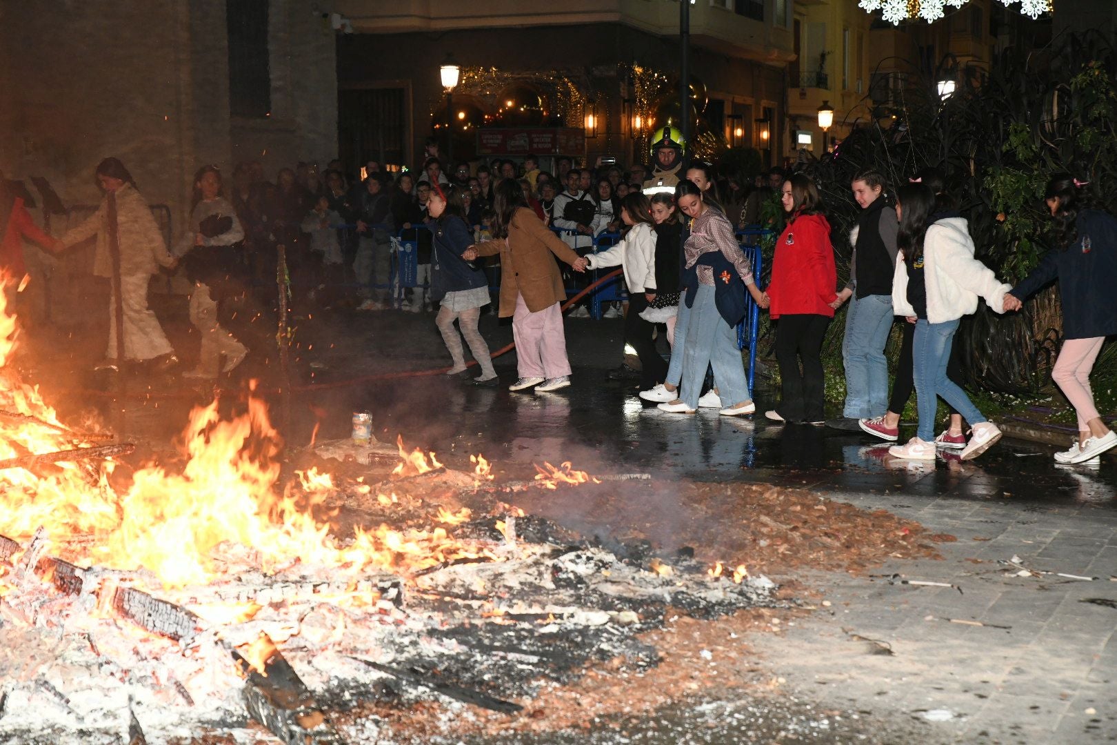 El alzheimer arde en la hoguera de Navidad de Alicante