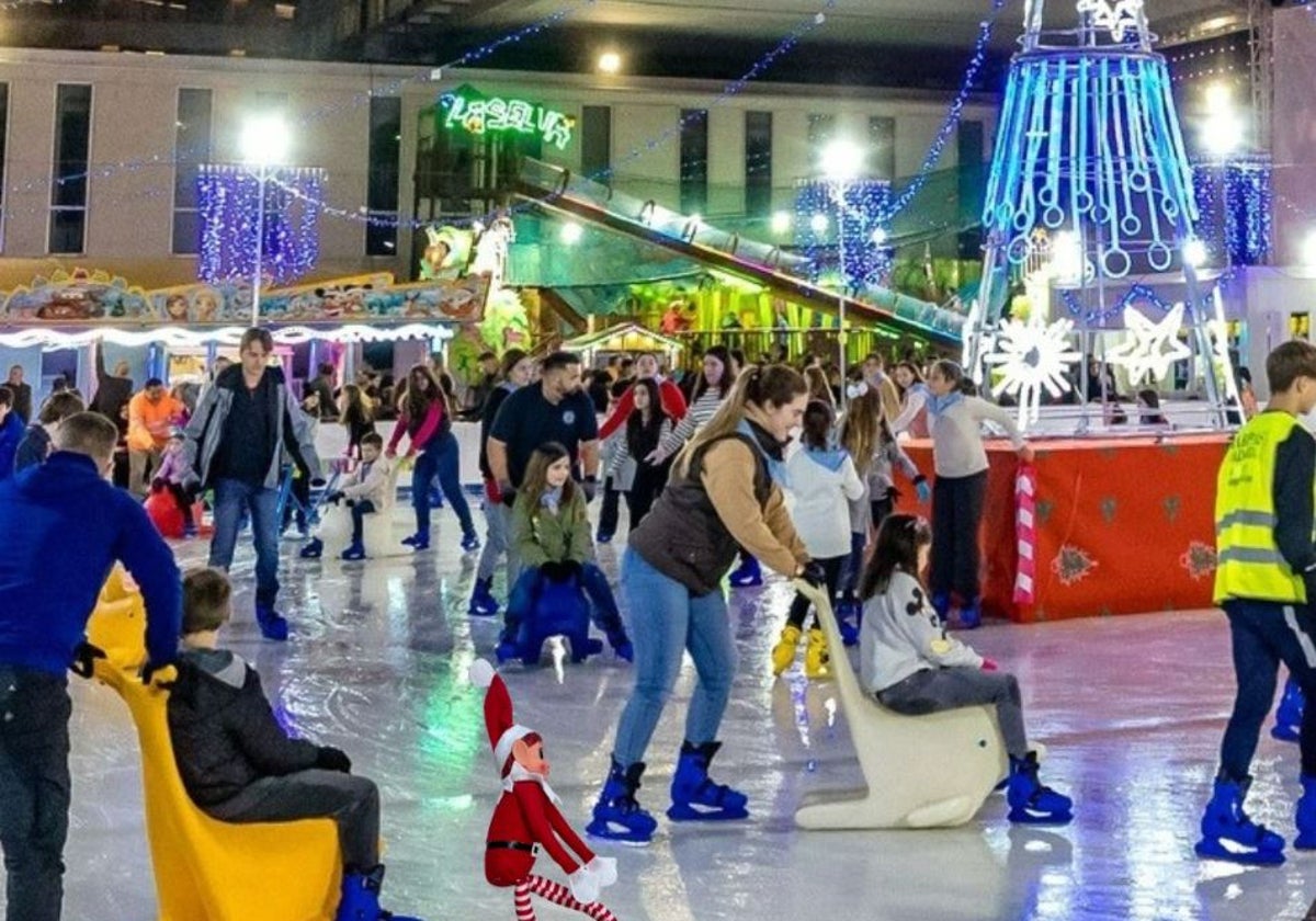 Imagen de la pista de hielo instalada en Benidorm