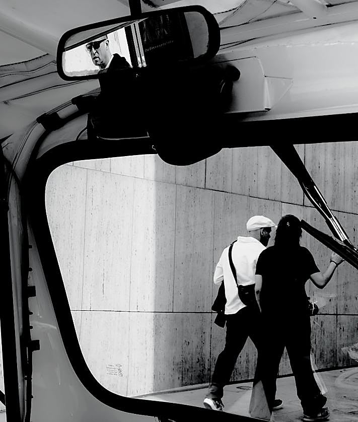 Imagen secundaria 2 - Reyes Cerdá con su obra &#039;Tríos&#039; gana el primer premio del XVII Otoño Fotográfico de Alicante