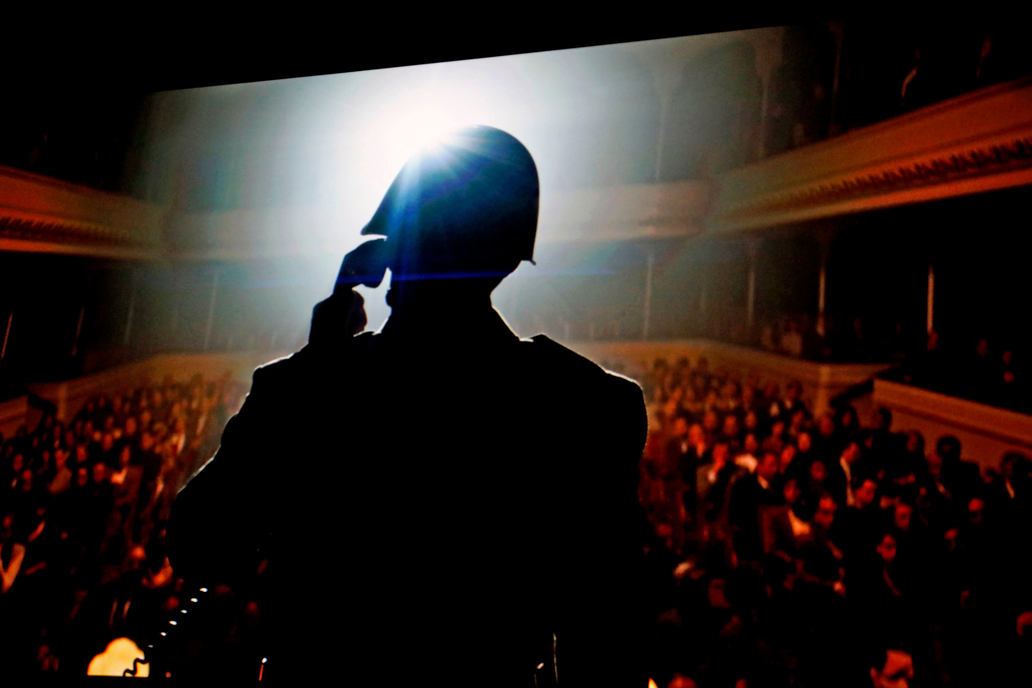 Óscar Lasarte emociona a Xábia en la presentación de &#039;¿Es el Enemigo? La película de Gila&#039;