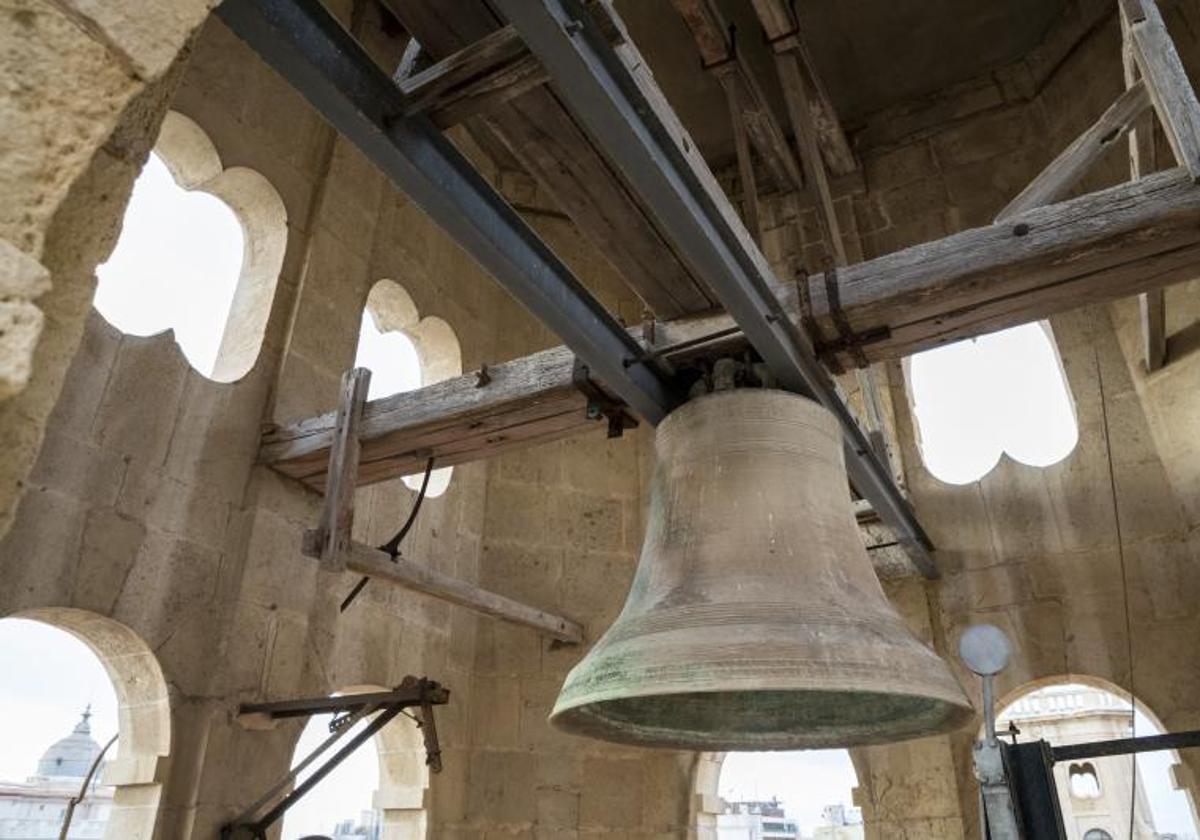 Campana de la Torre del Reloj del Ayuntamiento de Alicante.