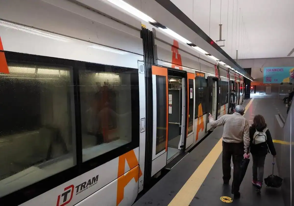 Imagen principal - Alicante tendrá una Nochevieja con Tram nocturno y sin autobuses para volver a casa