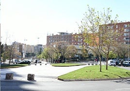 El sol reluce en el reformado barrio de San Blas.