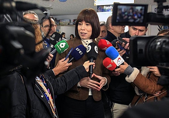 Diana Morant en declaraciones a los medios en Ibi.