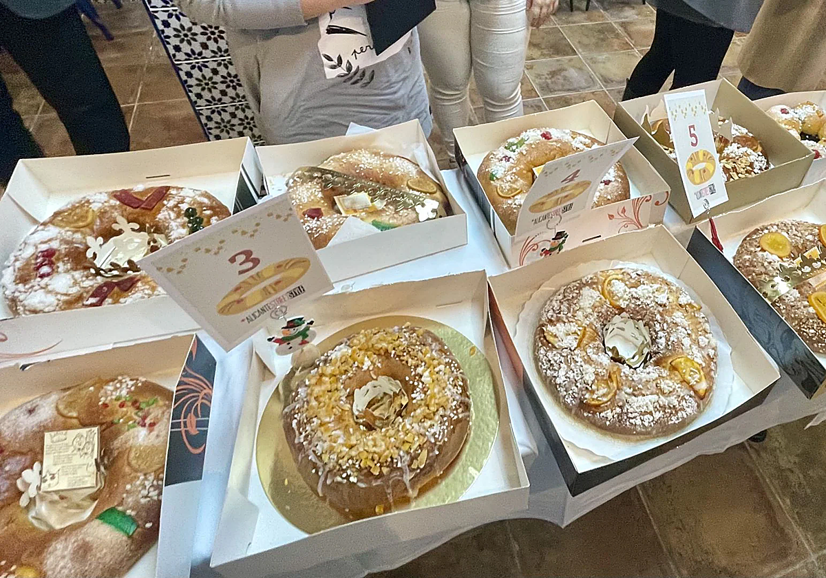 Varios de los roscones del concurso celebrado este viernes en Alicante.