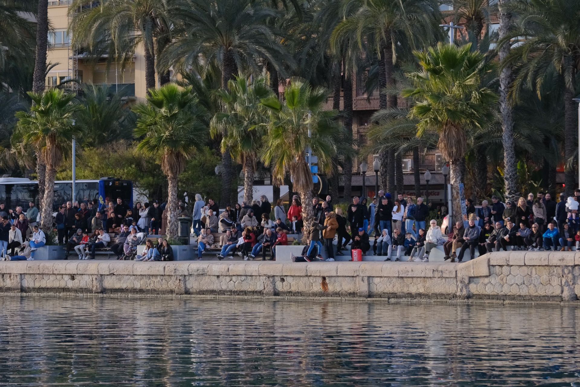 Los Reyes Magos desembarcan en el Puerto de Alicante