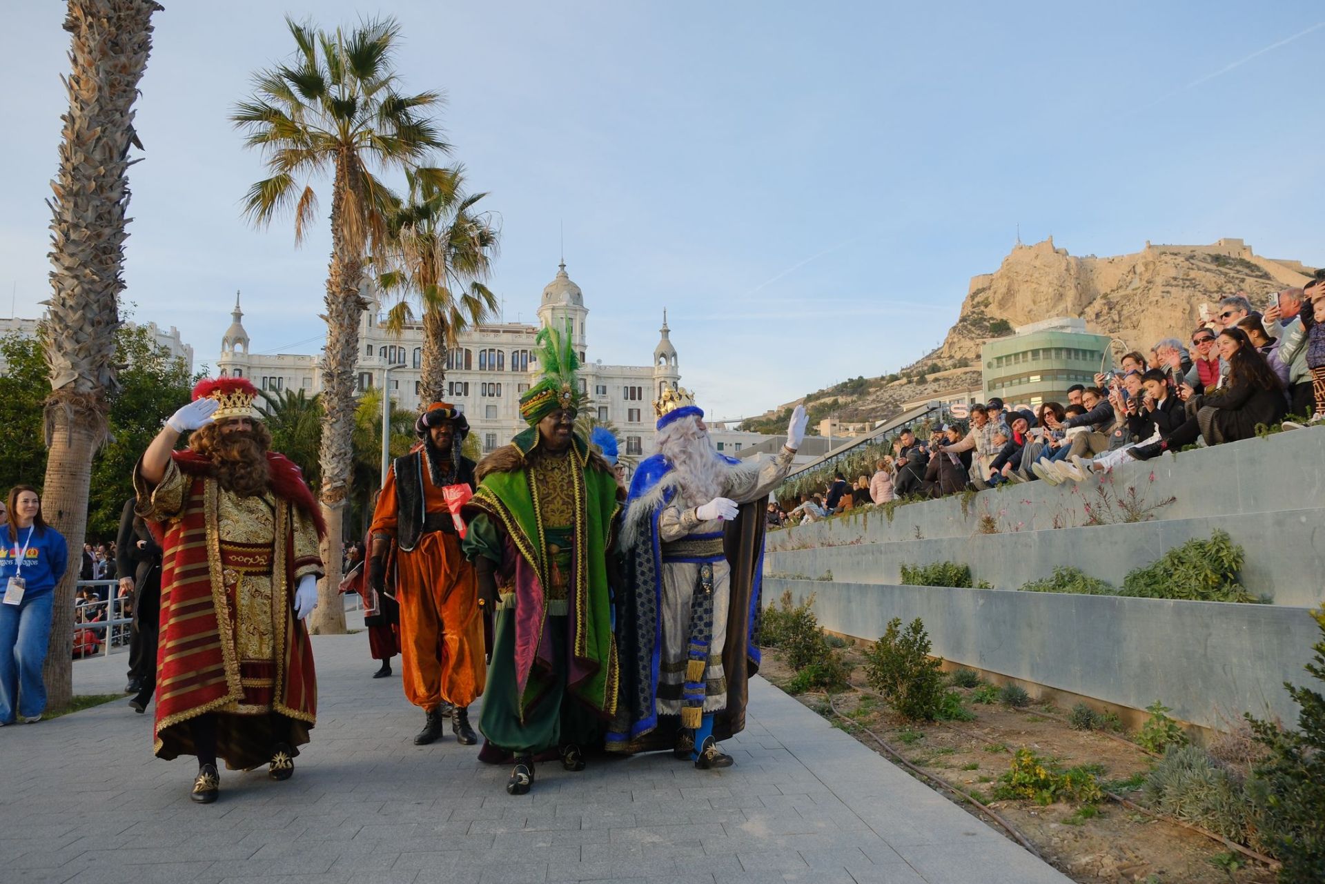 Los Reyes Magos desembarcan en el Puerto de Alicante