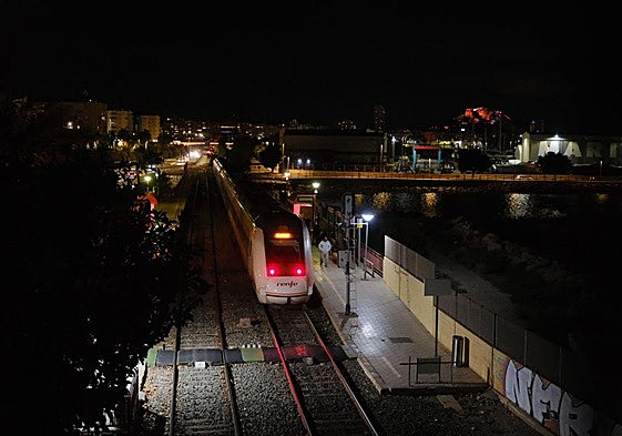 La estación de Cercanías de San Gabriel recupera la normalidad poco después del trágico accidente.