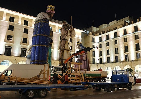 Desmontaje del Belén gigante de Alicante.