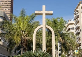 Cruz de los Caídos, en la confluencia de la avenida Maisonnave con Doctor Gadea.