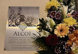 Placa conmemorativa donde se realizará el homenaje.