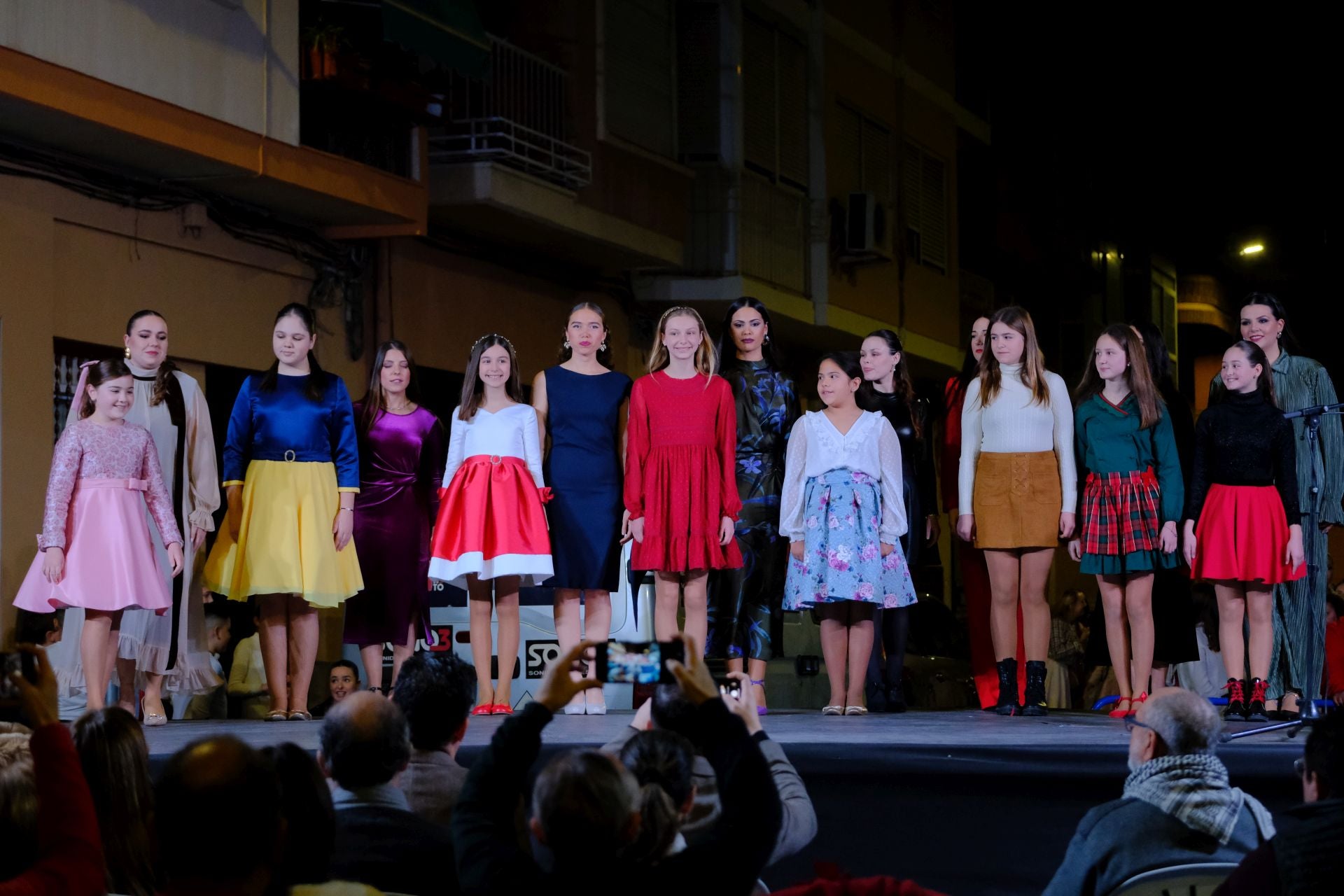 Homenaje a las candidatas a bellea del foc