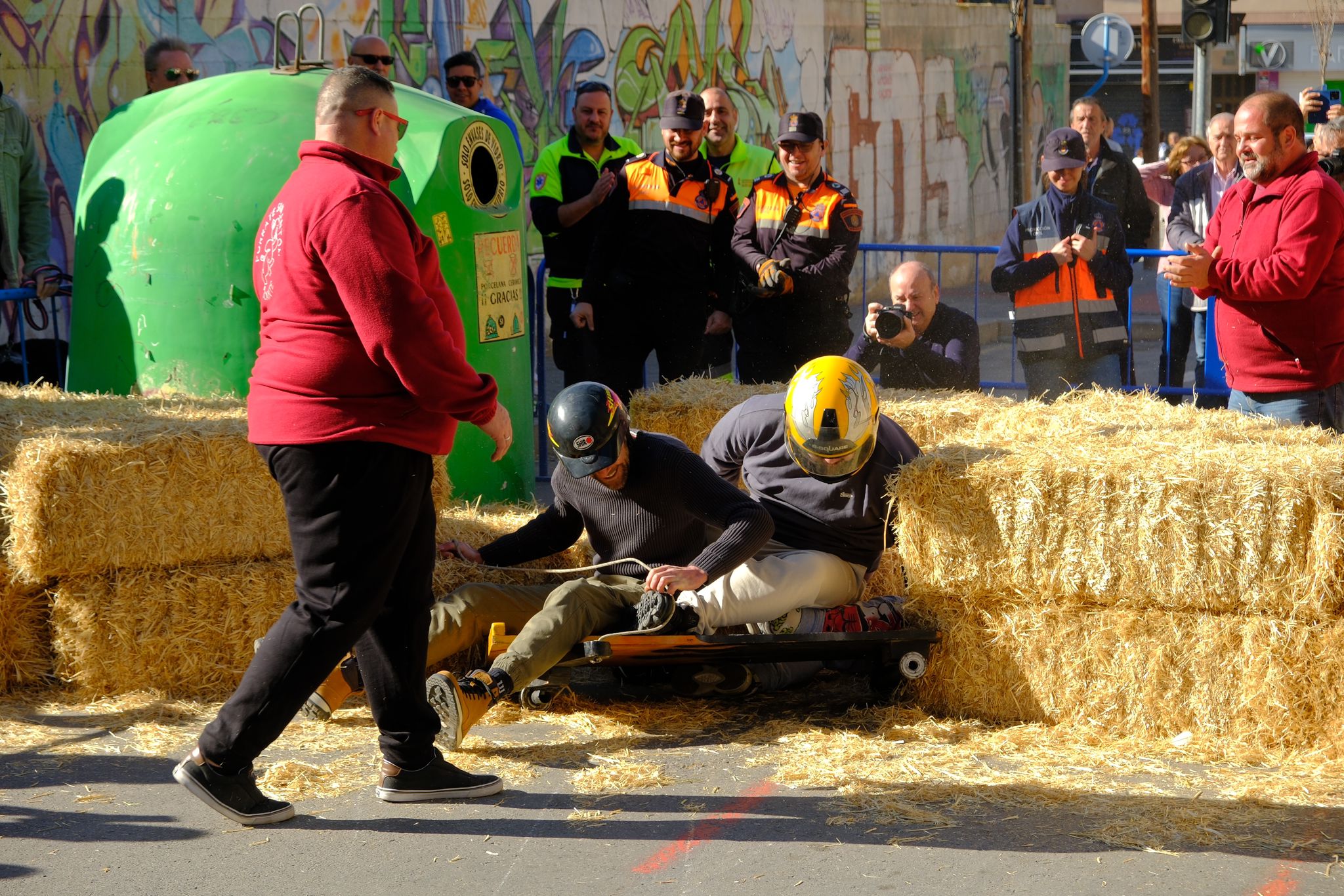 San Antón celebra el tradicional descenso de galeras de las fiestas del Porrate