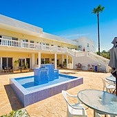 Polémica en Calp: un apartahotel acogerá 140 inmigrantes sin el permiso del Ayuntamiento