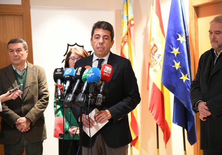 El president Carlos Mazón junto a los rectores de la UA y UMH.