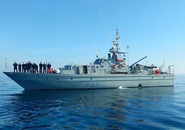 El patrullero 'Toralla' y su tripulación, en una imagen de archivo.