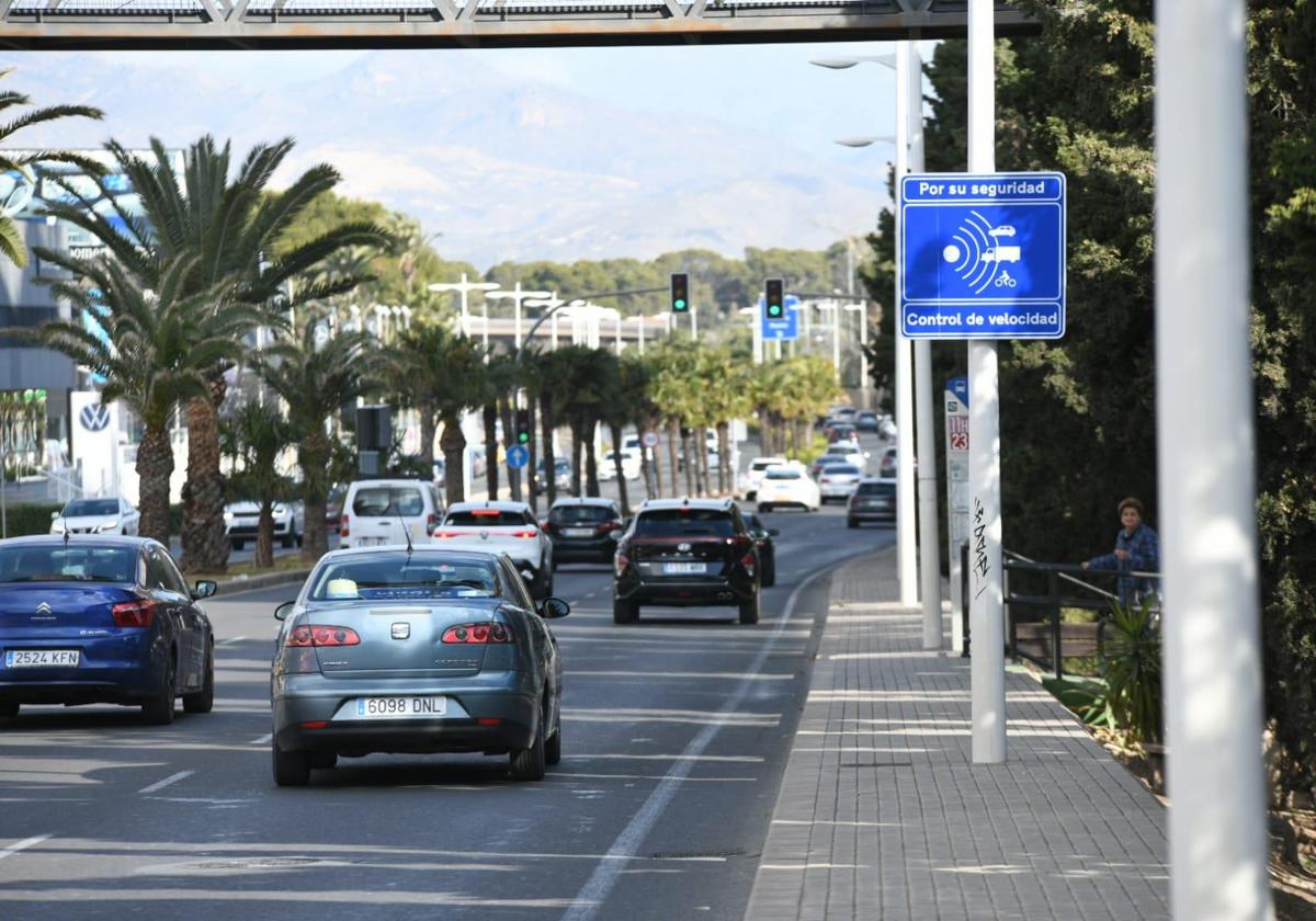 Radares en la avenida de Dénia de Alicante.