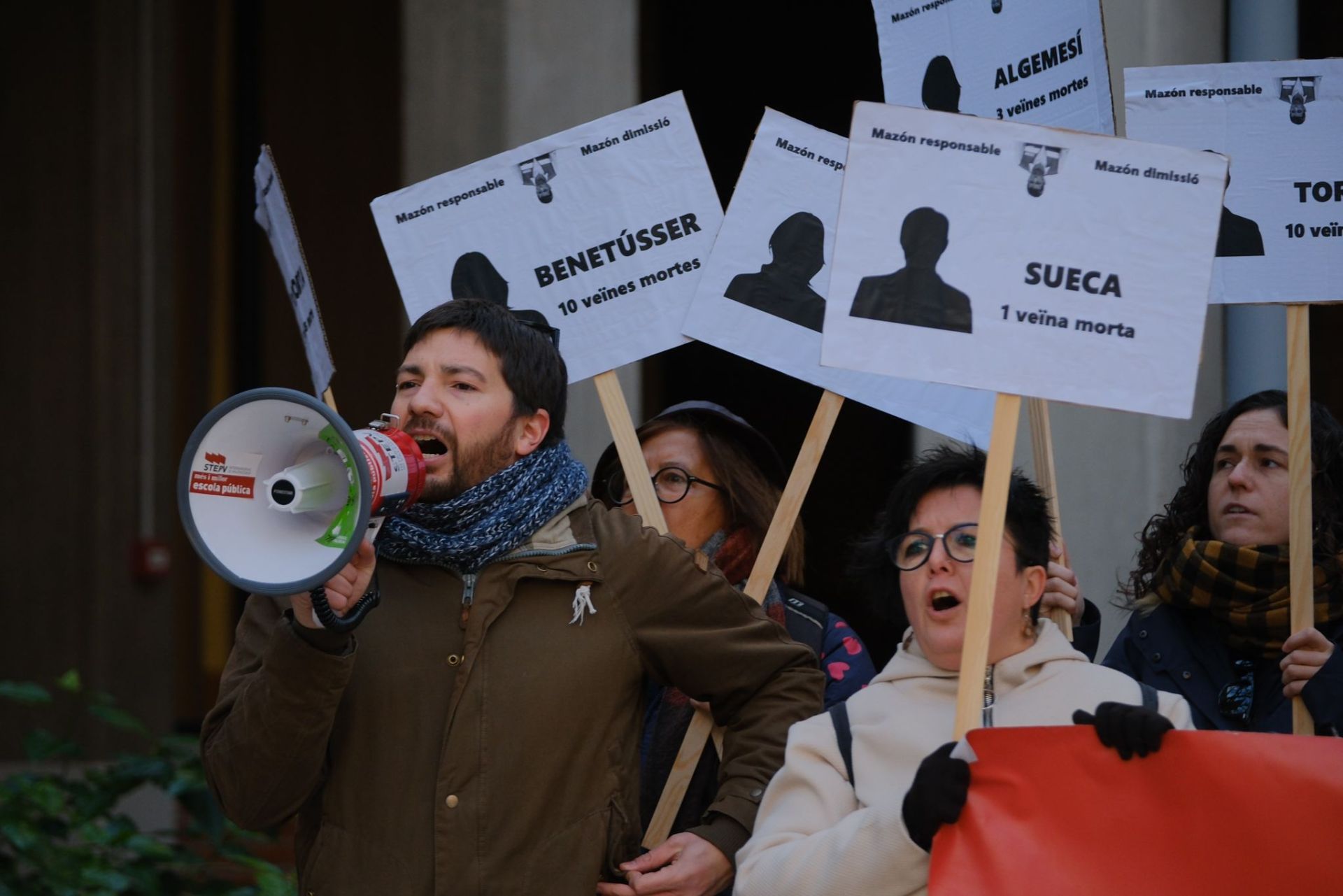 Así ha sido la protesta contra Mazón en la UA