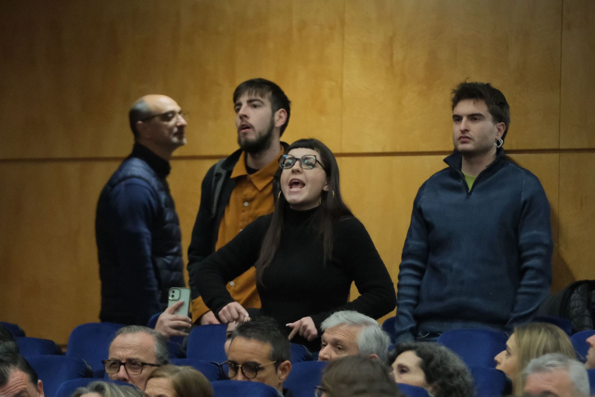 Así ha sido la protesta contra Mazón en la UA