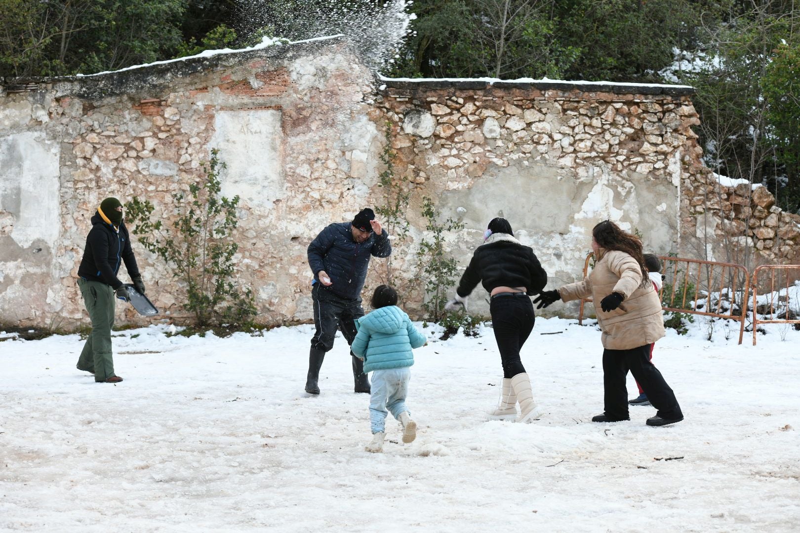 Los alicantinos disfrutan de un día en la nieve