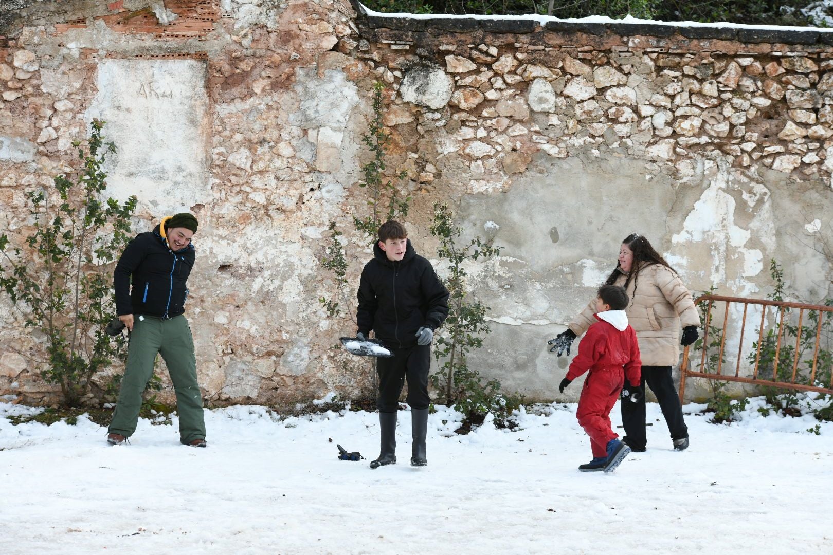 Los alicantinos disfrutan de un día en la nieve