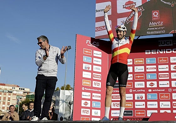 Felipe Orts junto a Pascual Momparler saluda al público de Benidorm.