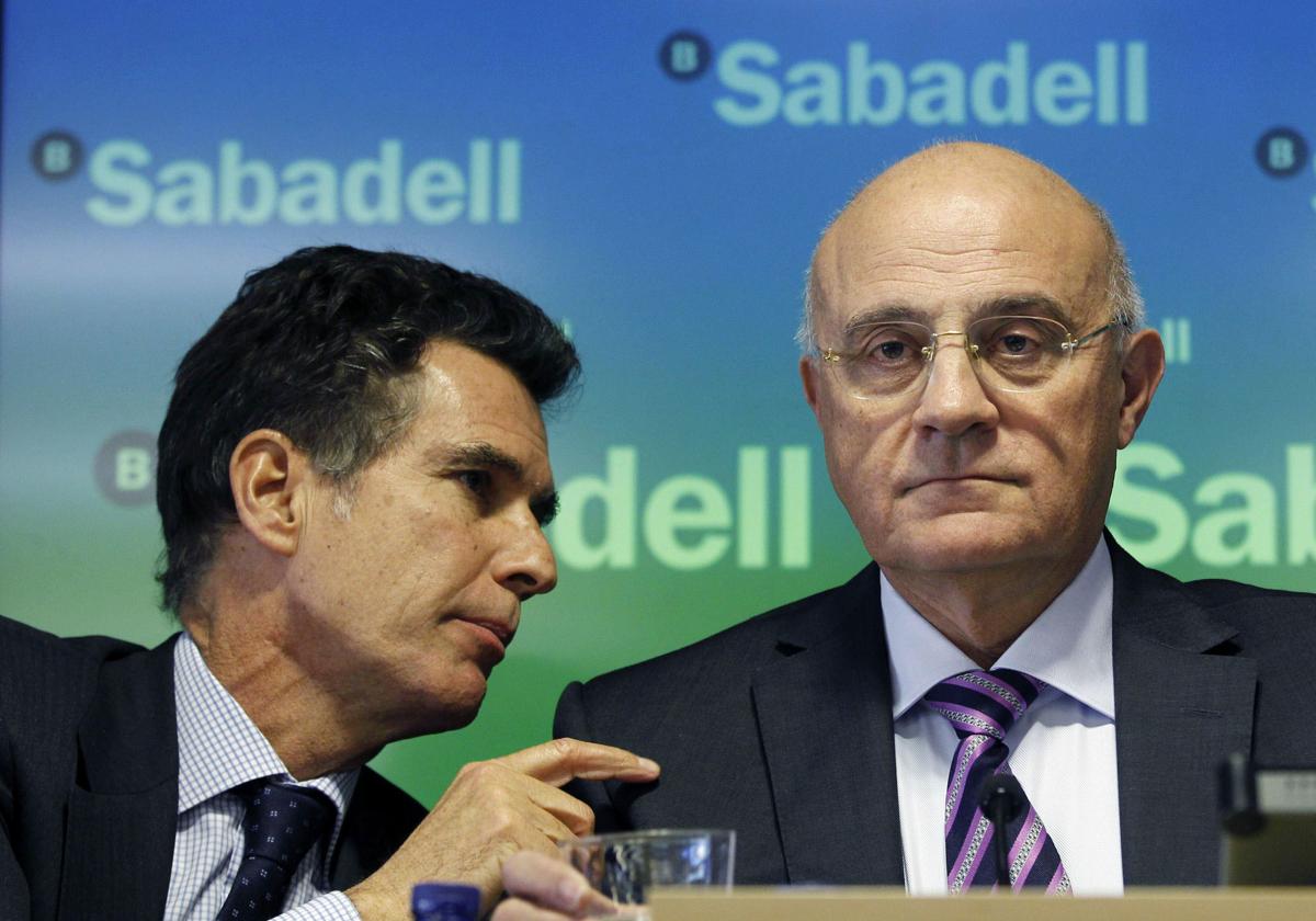 El presidente del Banco Sabadell, Josep Oliu (derecha).