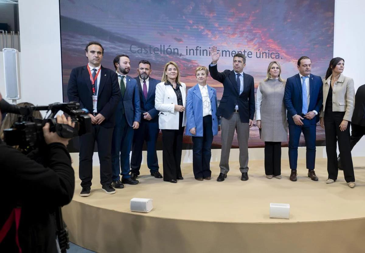 La consellera de Turisme Marián Cano en Fitur junto con Carlos Mazón y otras autoridades.