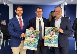 Representantes del Ayuntamiento de San Vicente en Fitur.