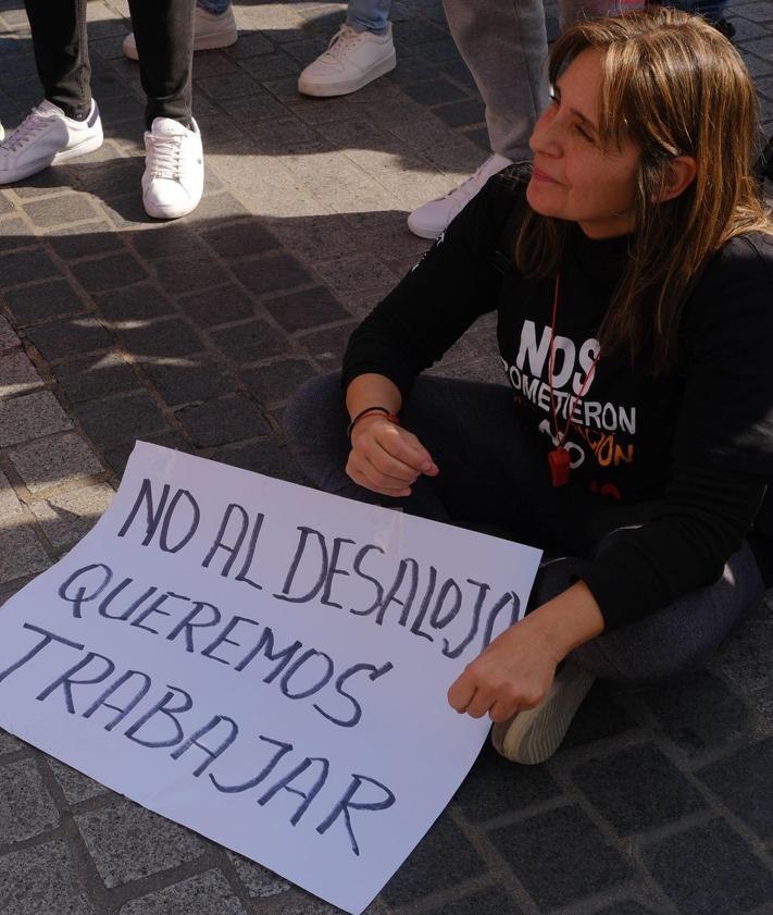 Imagen secundaria 2 - Manifestación y carteles.