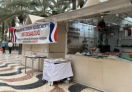 Uno de los puestos de los vendedores de la Explanada.