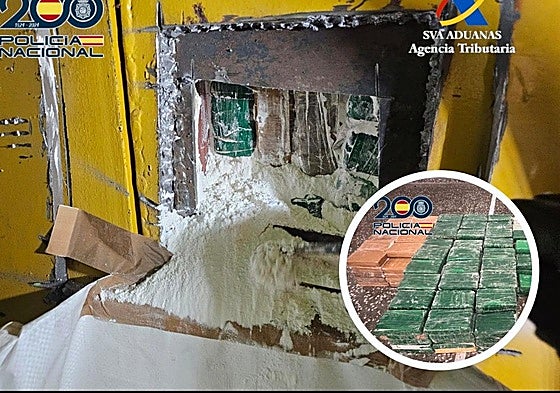 Droga oculta en una máquina retroexcavadora/fardos de cocaína incautados.