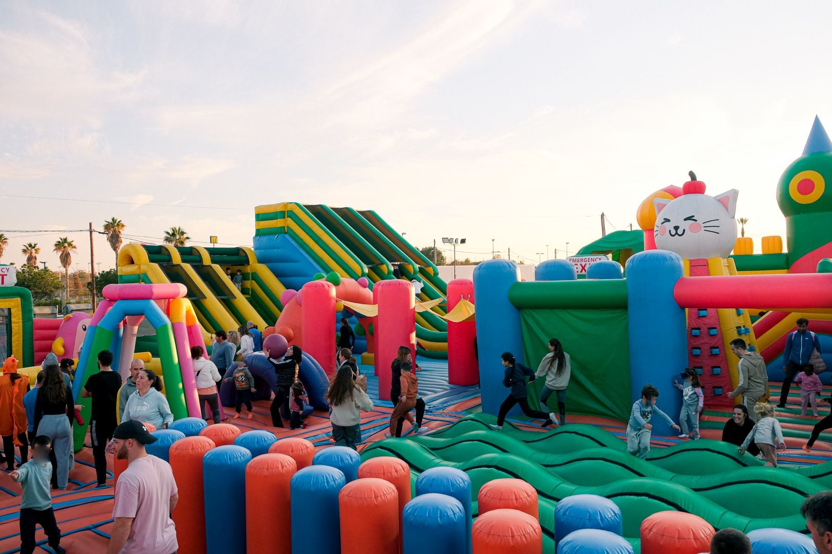 El parque hinchable más grande del mundo ya está en Alicante