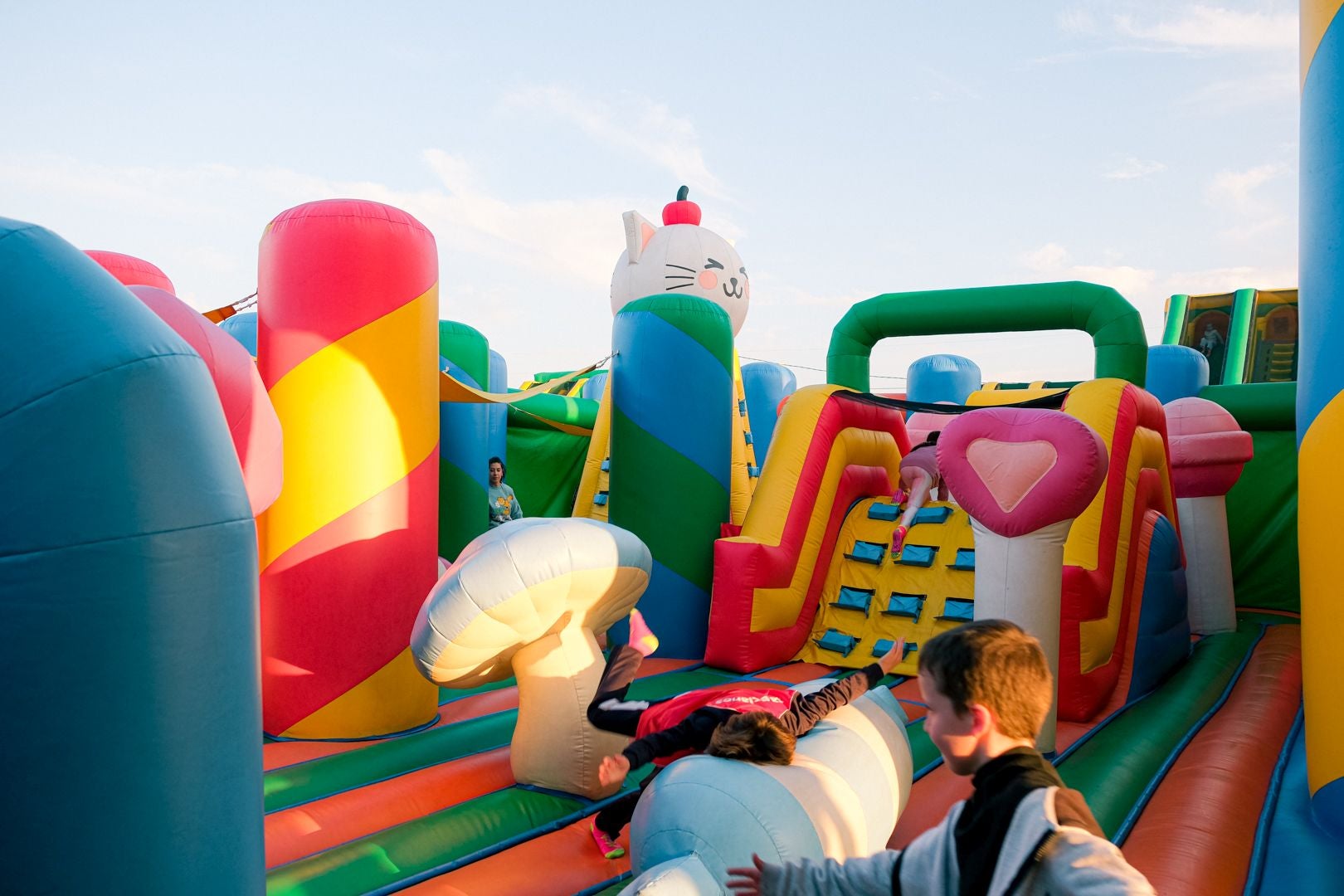 El parque hinchable más grande del mundo ya está en Alicante