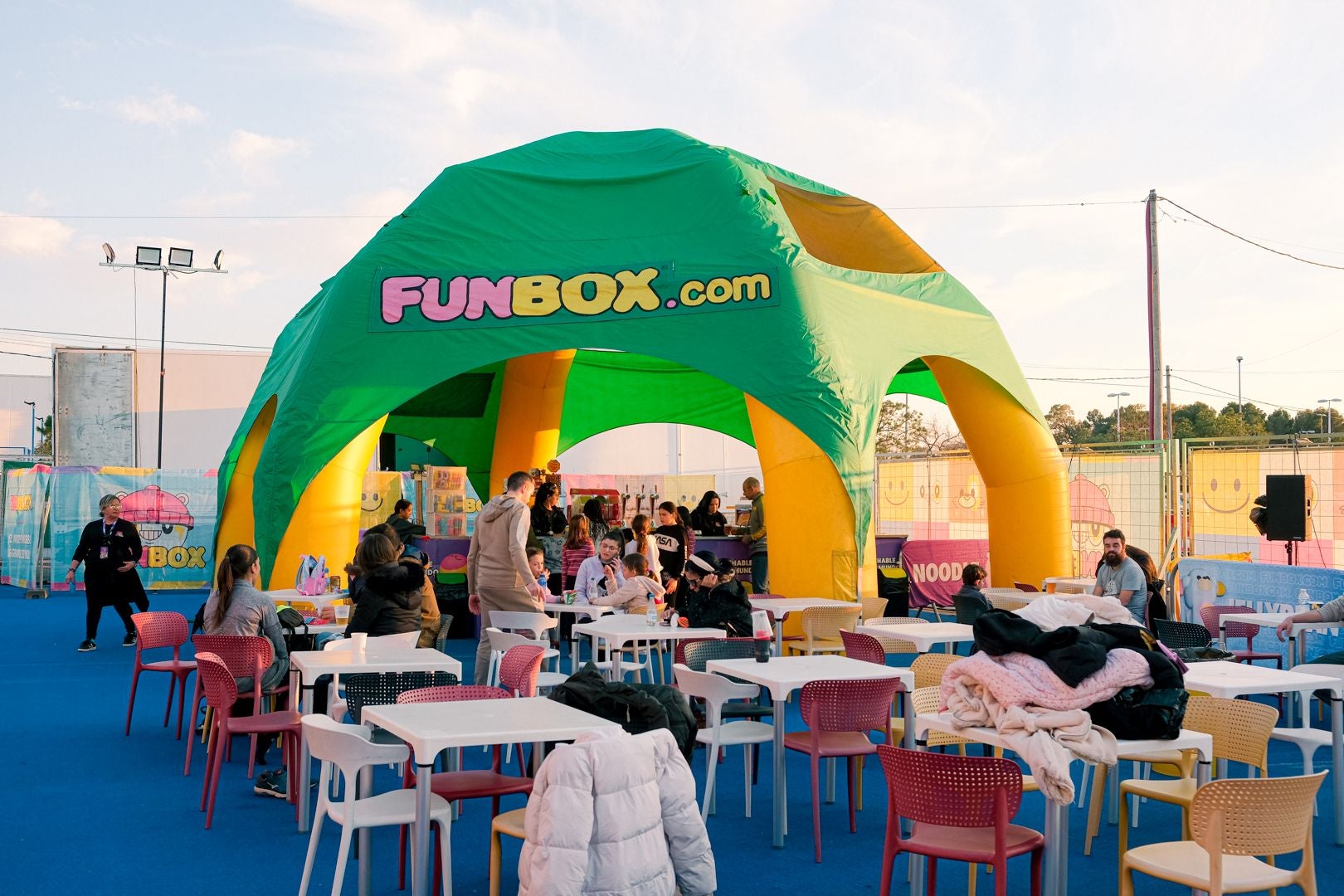 El parque hinchable más grande del mundo ya está en Alicante