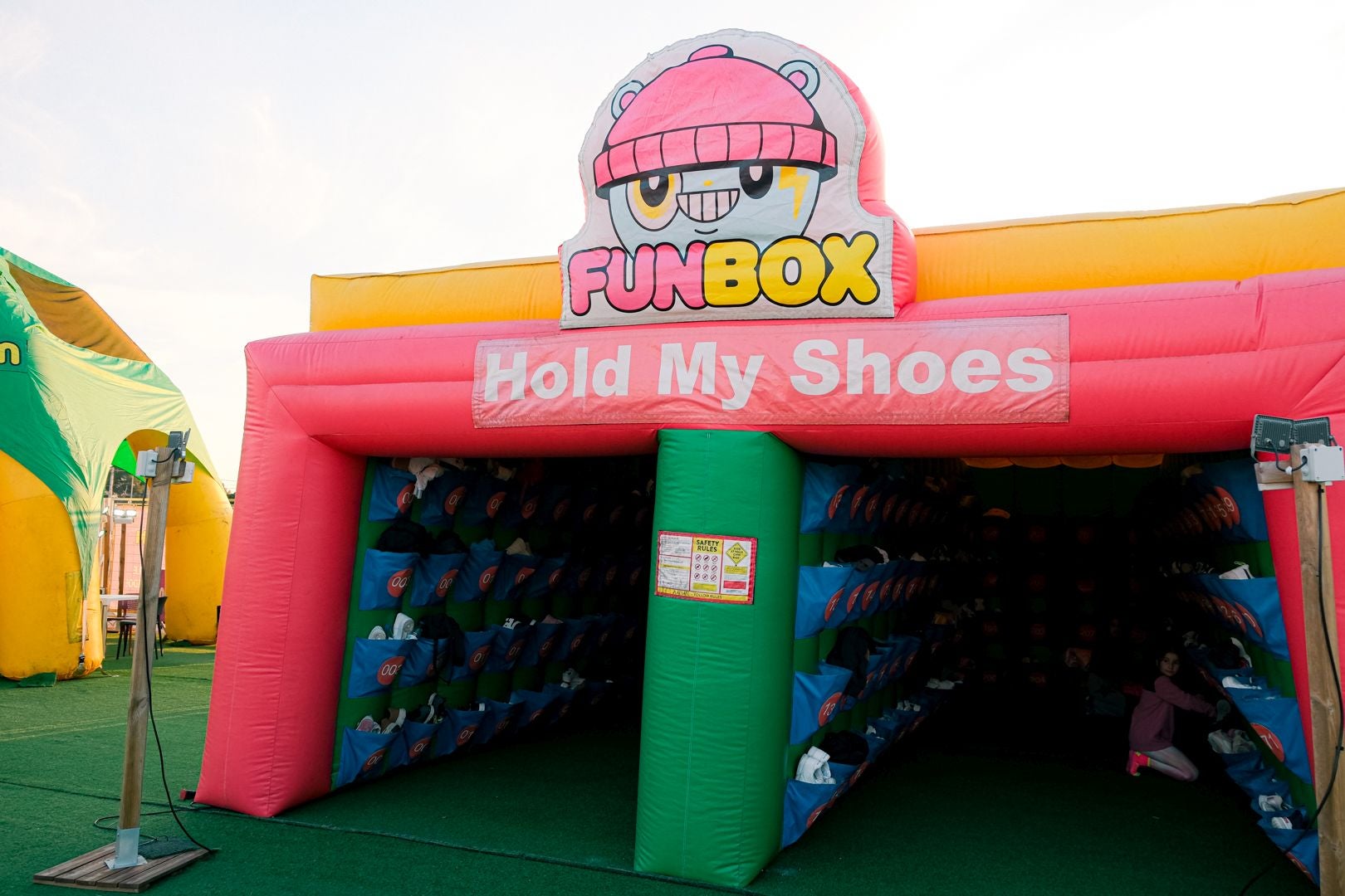 El parque hinchable más grande del mundo ya está en Alicante